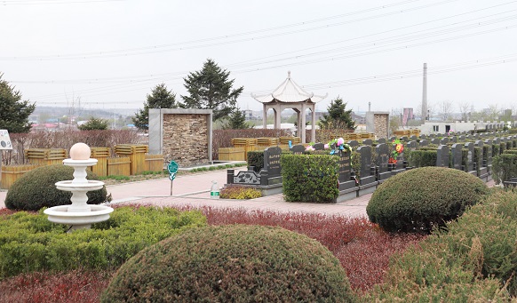 撫順墓園實(shí)景 撫順墓園實(shí)景