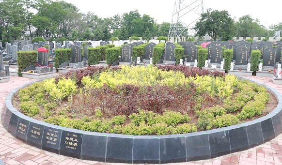 撫順墓地實(shí)景