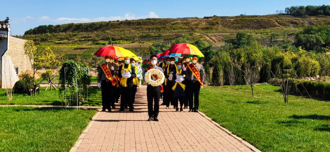 “碧草綻放·愛融福山”遼寧福山公墓第六屆節(jié)地生態(tài)草坪葬集體安葬公祭儀式圓滿禮成