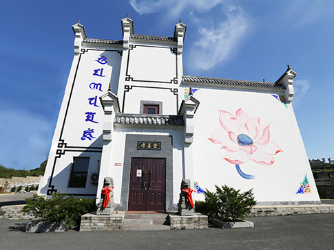 墓碑上黑紅兩色及補漆補字