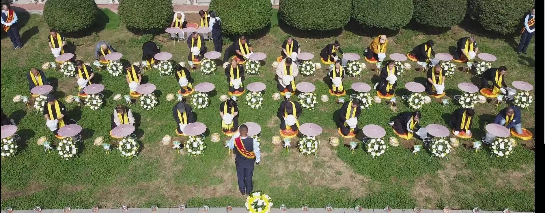 遼寧福山公墓第九屆節(jié)地生態(tài)草坪葬暨 第一屆生態(tài)樹葬公祭儀式