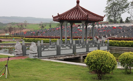 撫順墓地實(shí)景